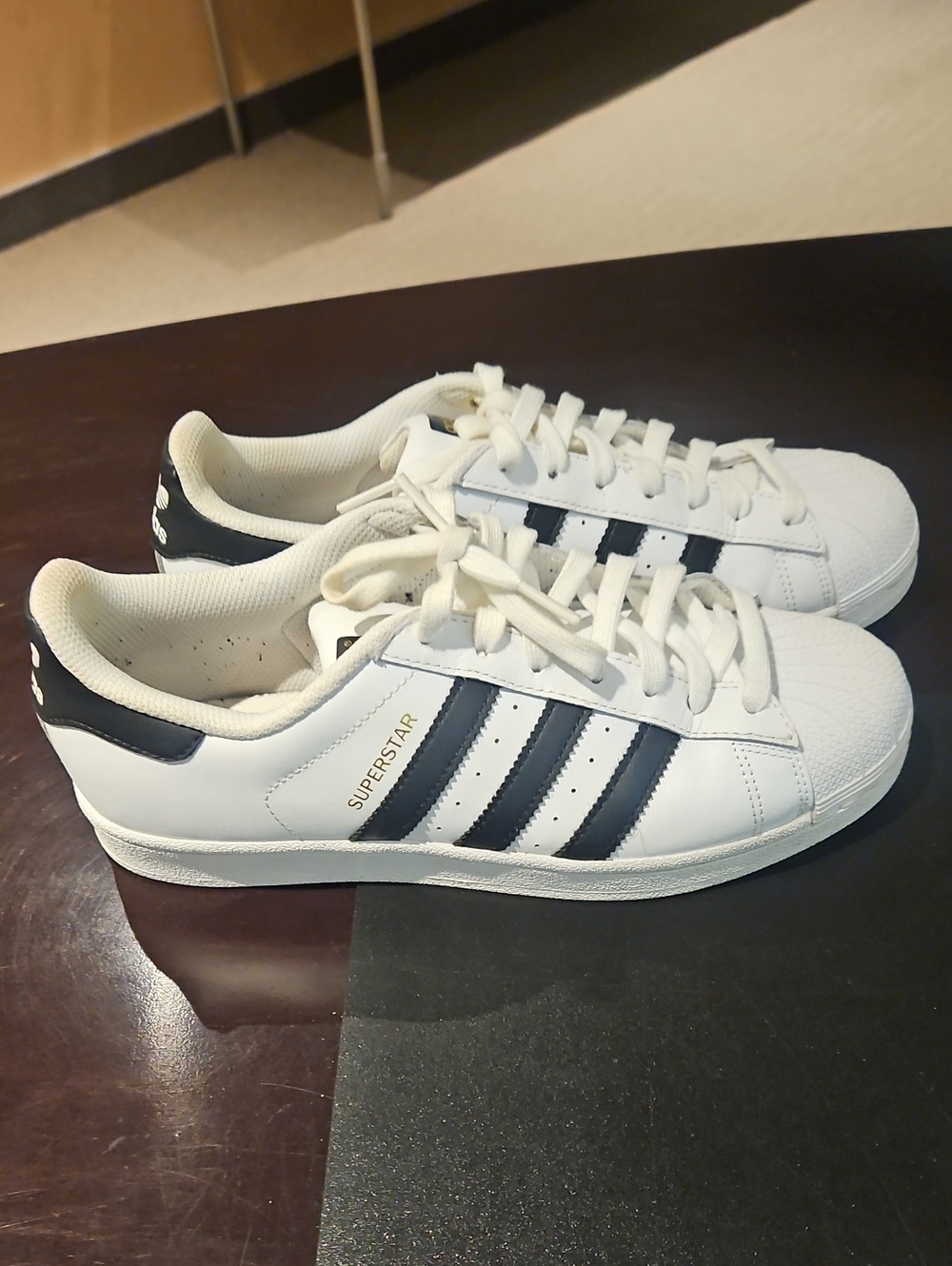 Adias Sneakers